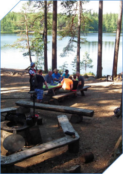 Tiimin palaveri tai kokous luonnossa on hyvä tapa löytää uusia asioita.